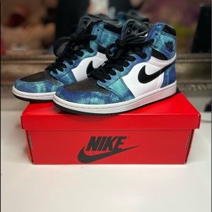 - Nike Air Jordan 1 high OG “Tie Dye”